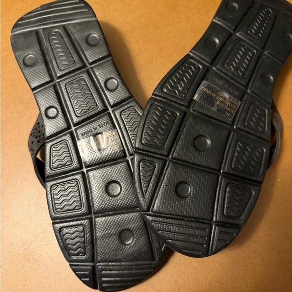 12 avenue cloudwalkers Blue Footbed Black Strap Flip Flop Sandals - Picture 4 of 8